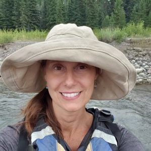 Meet your Posher, Elisa